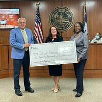 On behalf of Duke Energy, Mindy Taylor, presented the Duke Energy Emergency Preparedness and Storm Resiliency Grant to the City of Florence at the regular City Council meeting.  The Duke Energy Foundation grant will support the city’s effort in emergency management training and equipment.