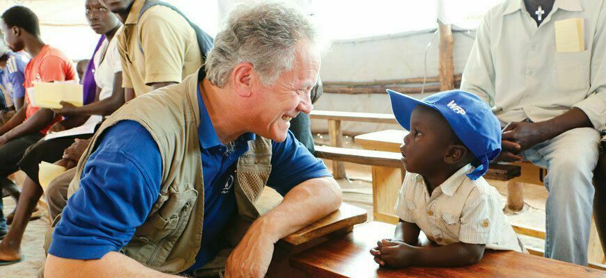 Former SC Governor and native, David Beasley talks to child during the World Food Programme visit to Niger