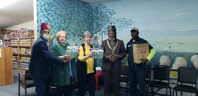 On March 9, 2022 The Dramatic Order Knights of OMAR (DOKOS) and The Grand Lodge of the Knights of Pythias made a donation of hand sanitizer and wipes to The Lord Cares Ministry in Darlington, SC.
Pictured (left to right): Grand Chancellor of Knights of Pythias of South Carolina and Grand Mogul of MedinaTemple No. 360, Honorable Kevin N. Brown; Betty Gail Gandy; Connie Woodard; Grand Director of the Grand Lodge of the Knights of Pythias of South Carolina and Imperial Organizer of The Dramatic Order Knights of OMAR Votary Fernarder Barr; and Mr. Quinston Hanna.