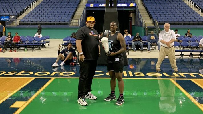 GREENSBORO, N.C. – Benedict College senior guard Keondra Archie won the 3-point shooting contest at the inaugural Carolina HBCU All-Star Game at the Greensboro Coliseum on Saturday. Archie, Ay'Anna Bey and Shanassia White were all invited to participate in the women's All-Star game, while Tajh Green represented Benedict in the men's game. 
Due to injuries, there weren't enough women players available to play the All-Star game, so they had a 3-point shooting contest. Archie, who made 13 out of 57 3-point attempts this season (22.8 percent), won the shooting contest. Archie averaged 11.1 points and was named to the All-SIAC second team, helping the Lady Tigers to the 2022 SIAC Championship.
The men's game brought together 16 HBCU stars from North and South Carolina.aged 11.1 points and was named to the All-SIAC second team, helping the Lady Tigers to the 2022 SIAC Championship.