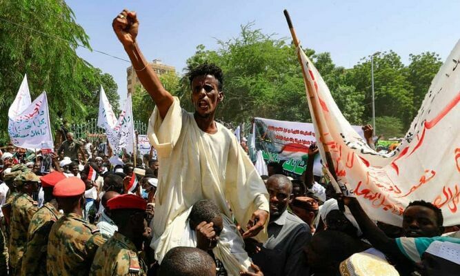 The Sudanese government has warned pro-military and civil society protesters against any "escalation" in Khartoum after a demonstration calling .