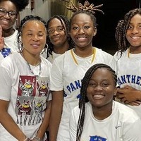 Lake City Lady Panthers pose for a photo with Basketball Hall of Fame player and South Carolina Gamecocks Women’s Head Coach Dawn Staley.